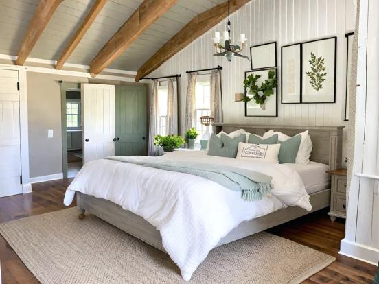 Cozy serene treehouse bedroom