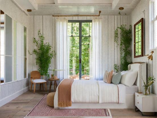 Serene cozy treehouse bedroom