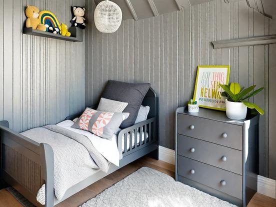 Small bed dresser child room