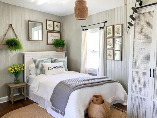 Cozy cottage bedroom decor