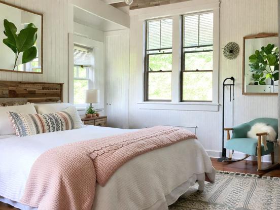 Pastel cozy bedroom decor