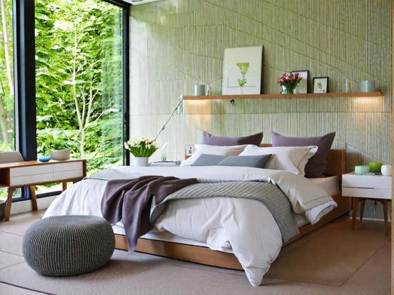 Cozy serene treehouse bedroom