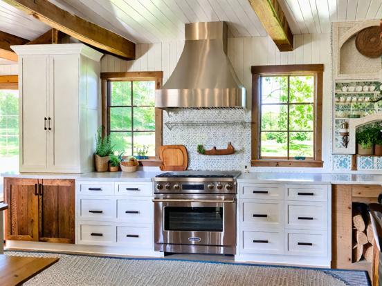 Cozy sunny cottage kitchen