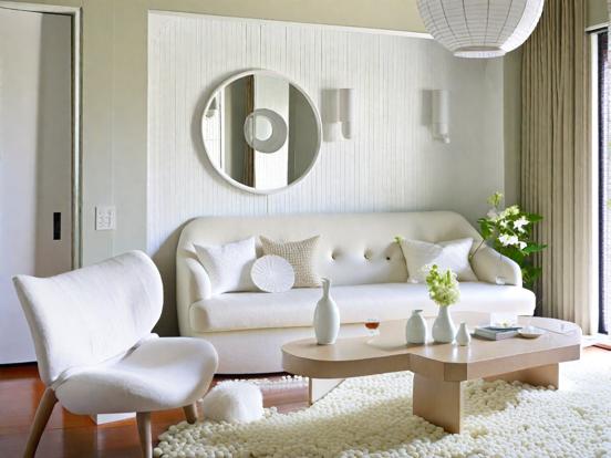 White serene living room decor