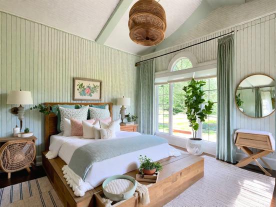 Cozy serene treehouse bedroom