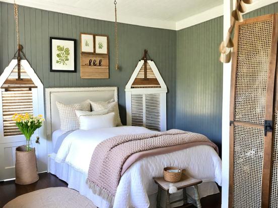 Cozy cottage bedroom decor