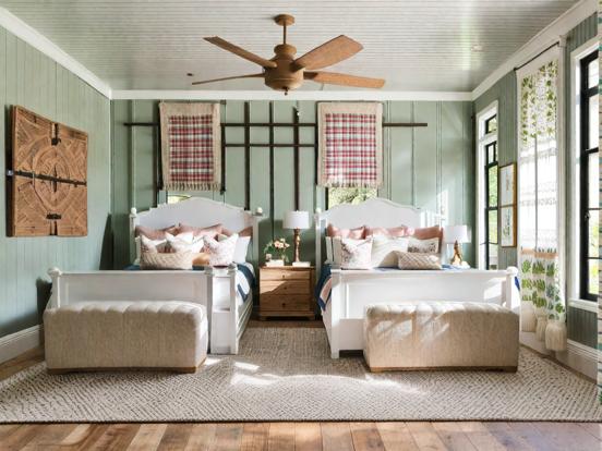 Serene twin bed treehouse room