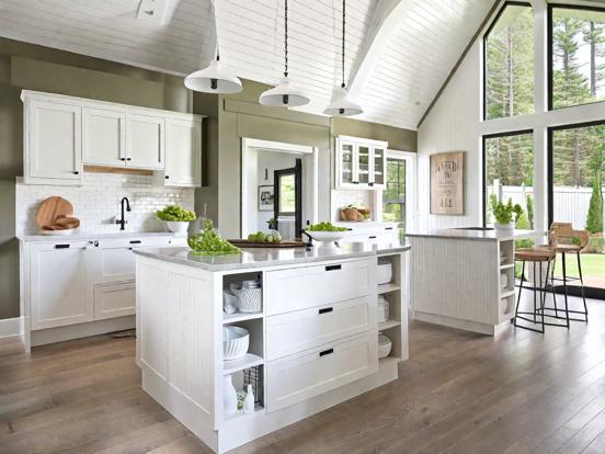 Bright cozy kitchen island setup