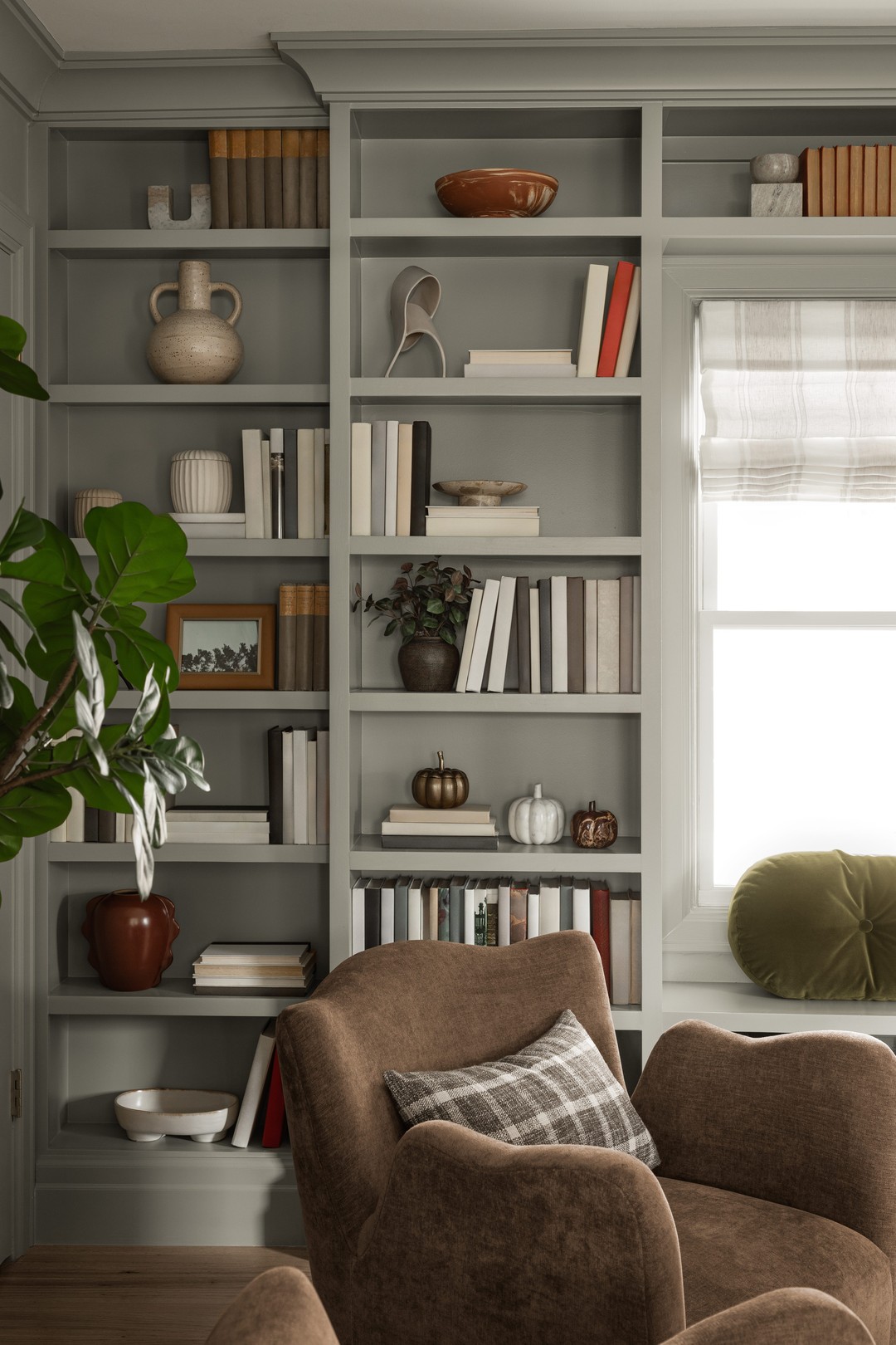 Sometimes, styling built-ins can feel overwhelming. Start with these tips from Shea if you're facing a few empty shelves that you need to fill! #thresholdxstudiomcgee
