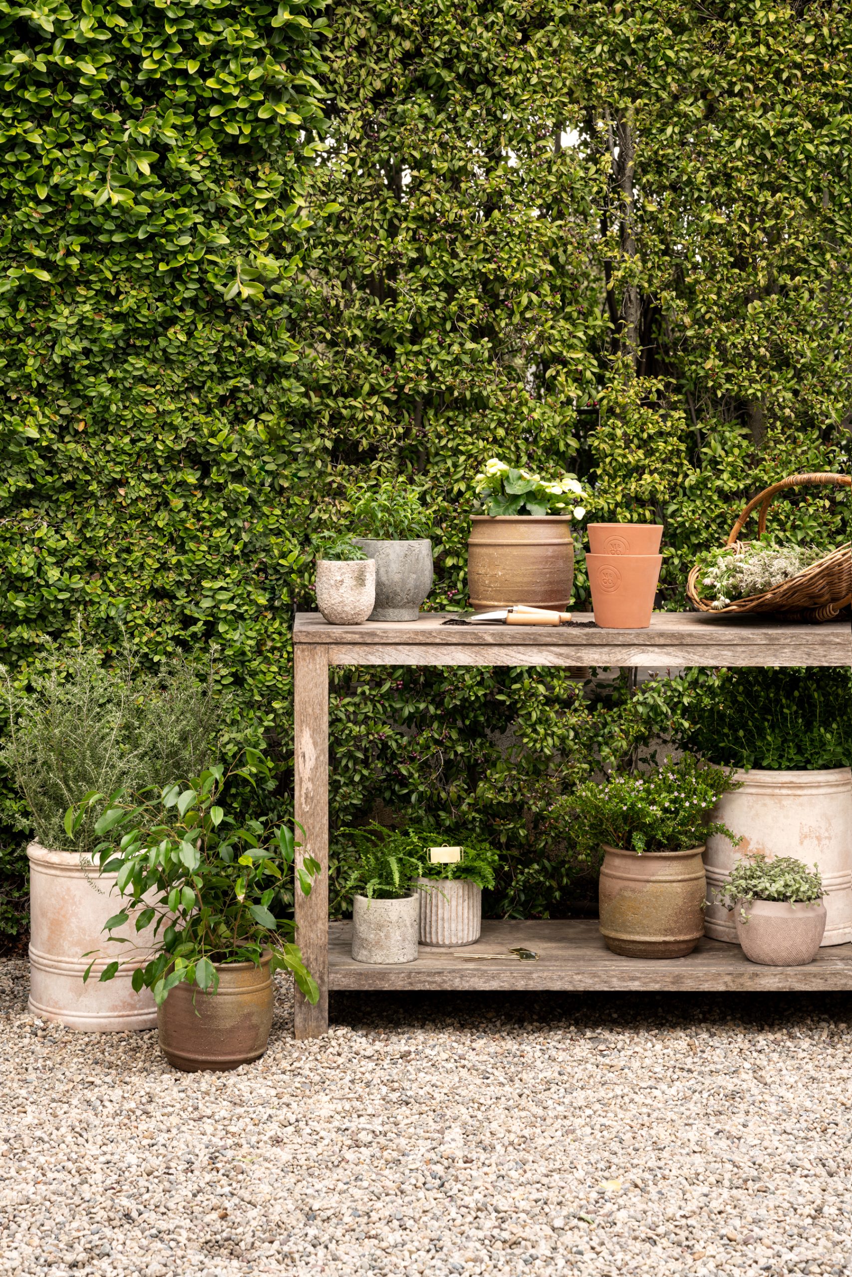 wood console with planters